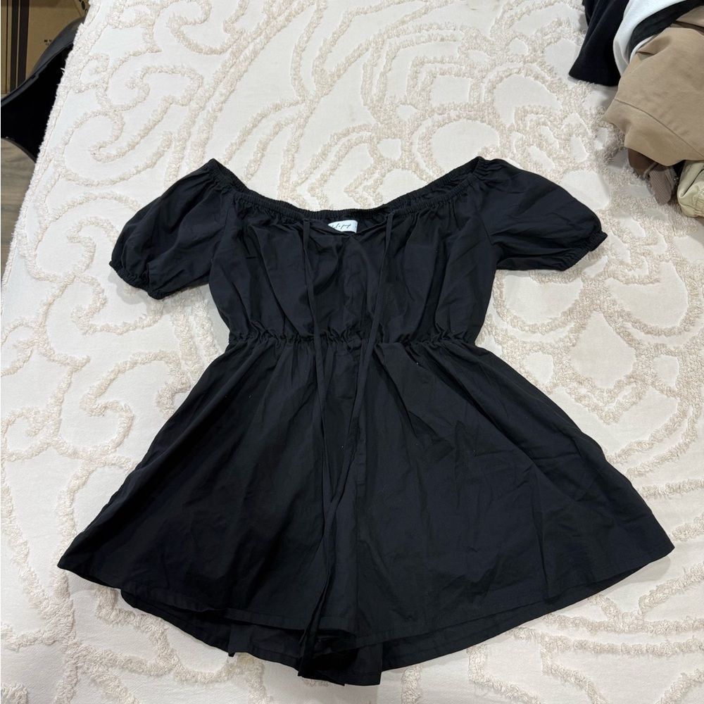 Milk made neck line Classic Black ruffle romper